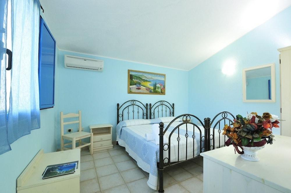 Hotel Baia Cea Bari Sardo Buitenkant foto