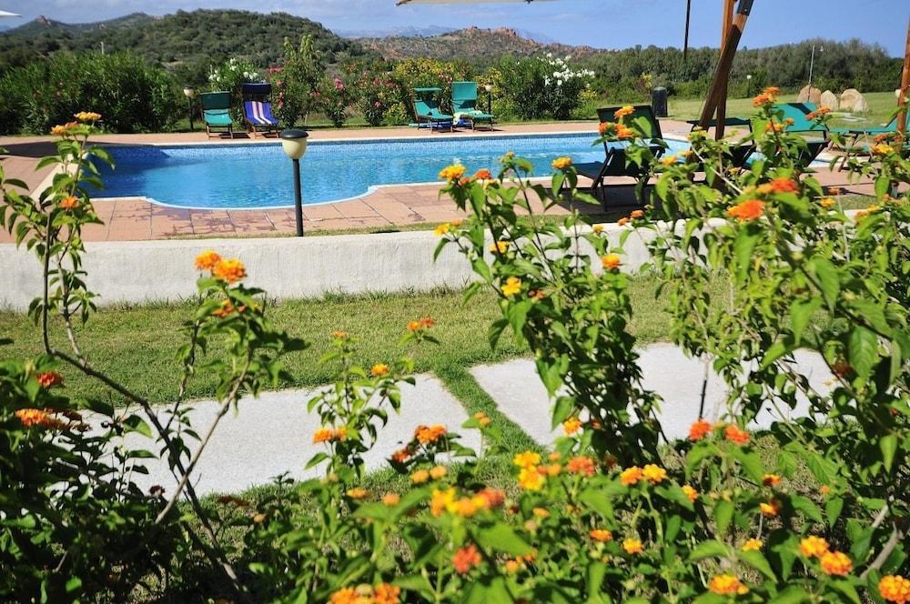 Hotel Baia Cea Bari Sardo Buitenkant foto