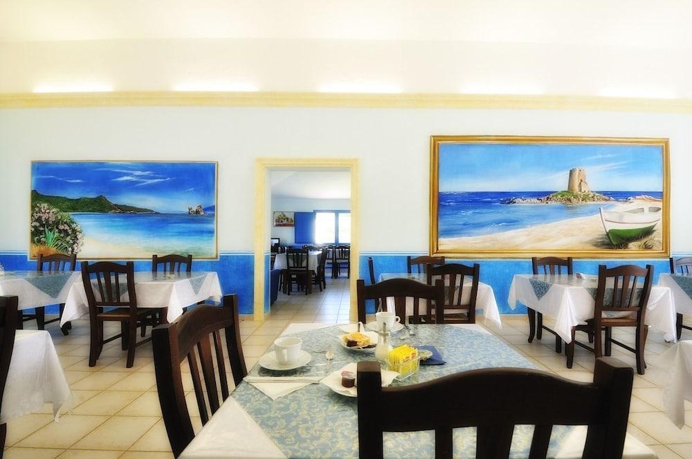 Hotel Baia Cea Bari Sardo Buitenkant foto