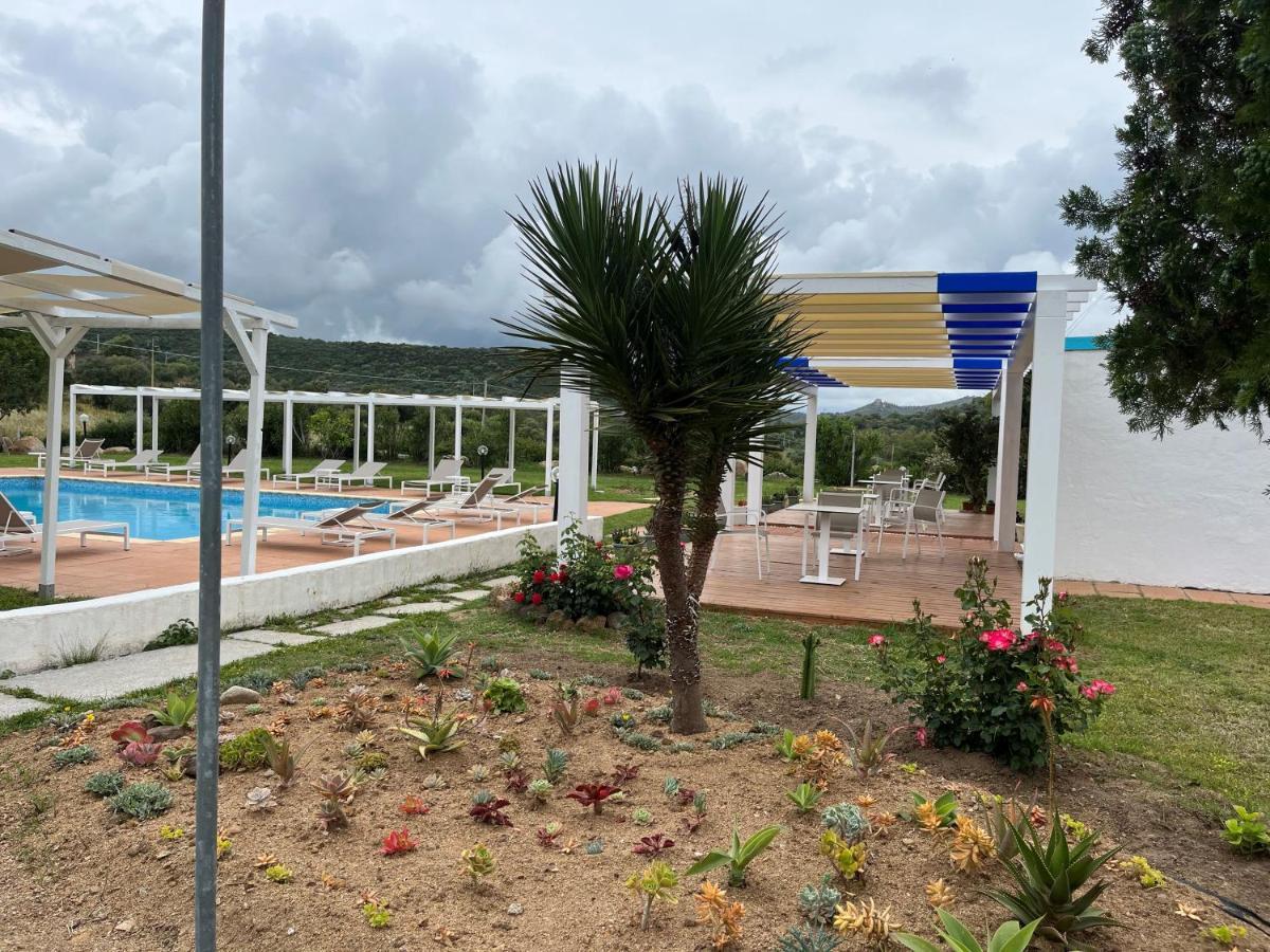 Hotel Baia Cea Bari Sardo Buitenkant foto