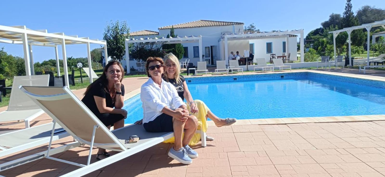 Hotel Baia Cea Bari Sardo Buitenkant foto