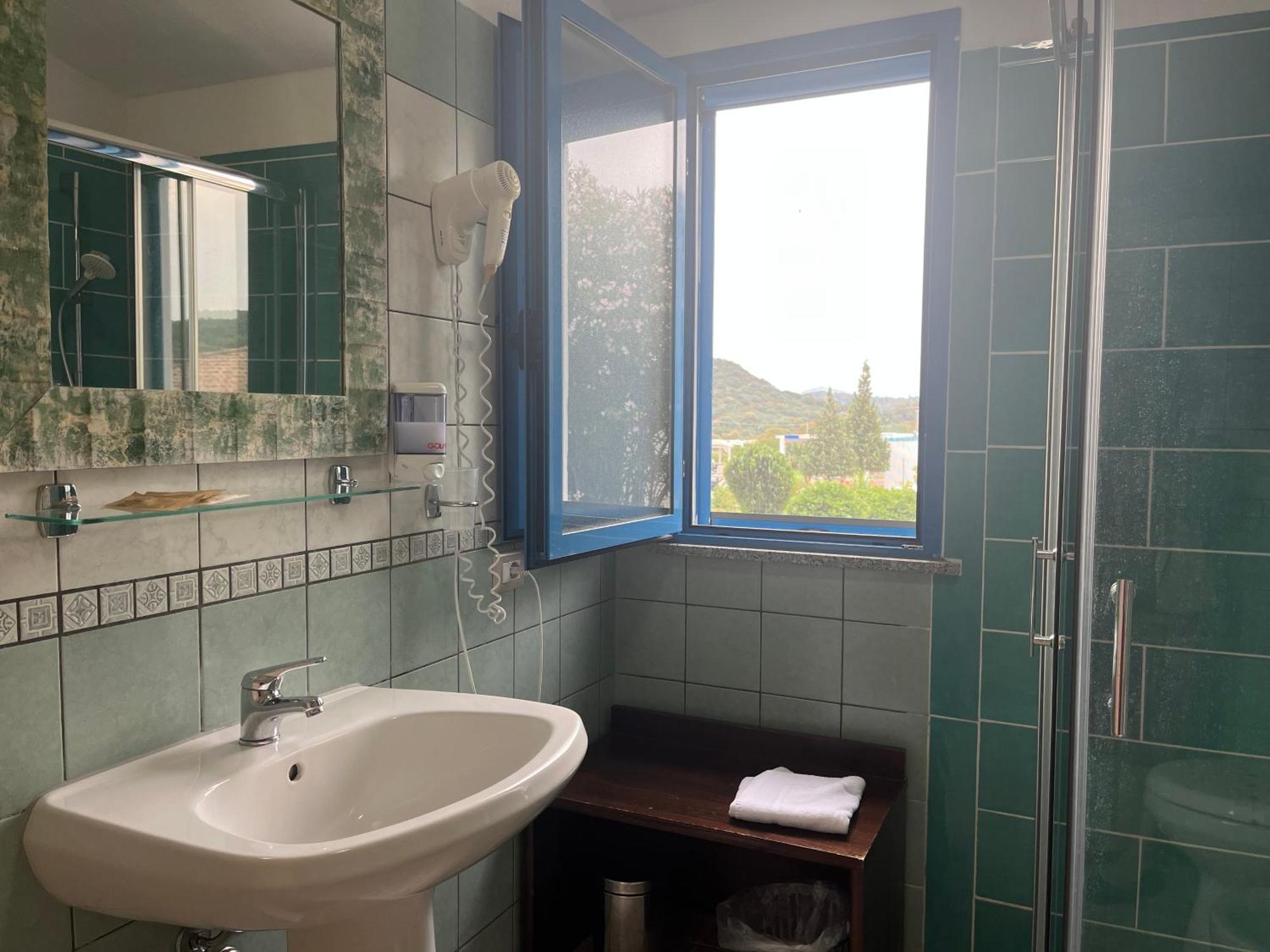Hotel Baia Cea Bari Sardo Buitenkant foto