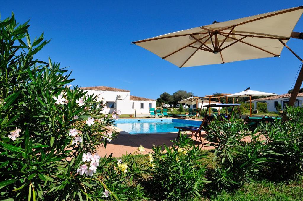 Hotel Baia Cea Bari Sardo Buitenkant foto